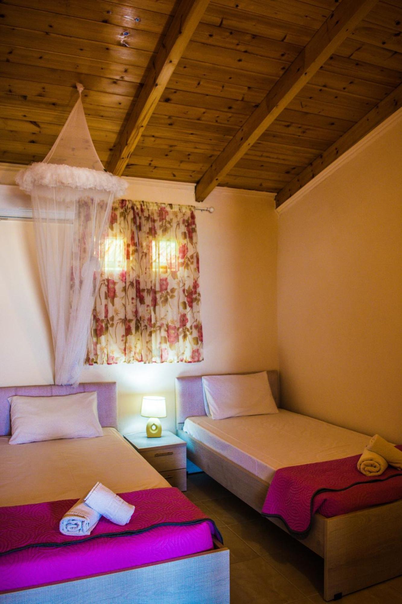 Fanis Seafront Apartments Agios Gordios  Bagian luar foto
