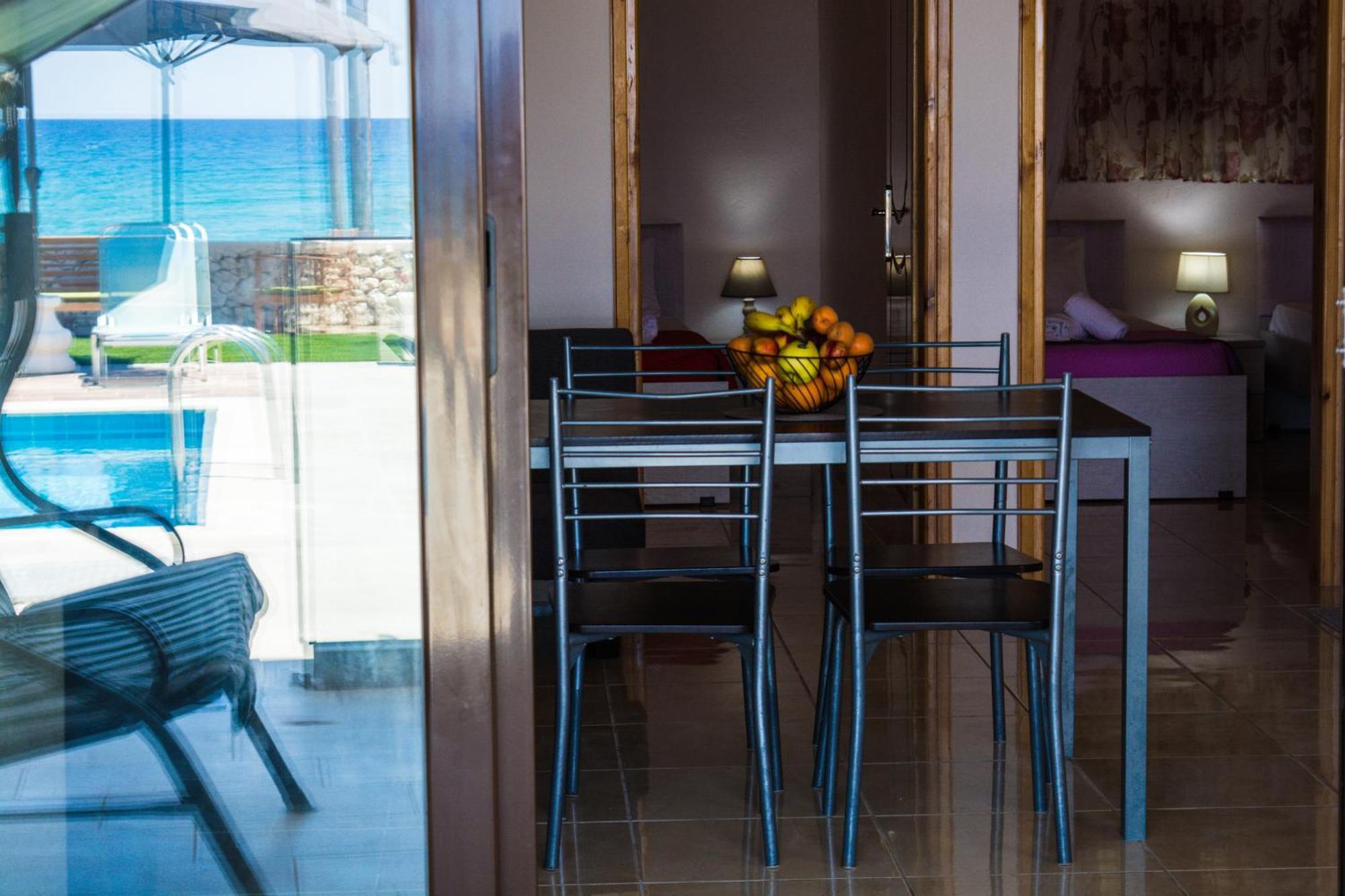 Fanis Seafront Apartments Agios Gordios  Bagian luar foto