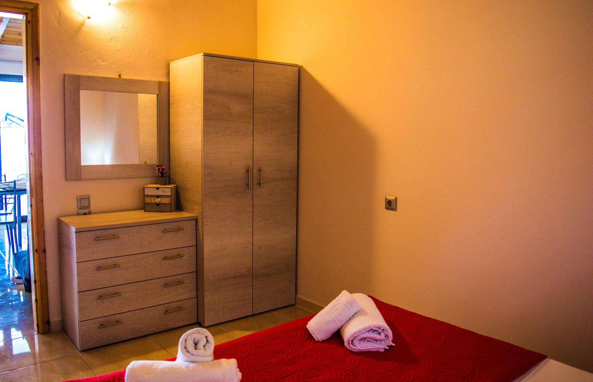 Fanis Seafront Apartments Agios Gordios  Bagian luar foto