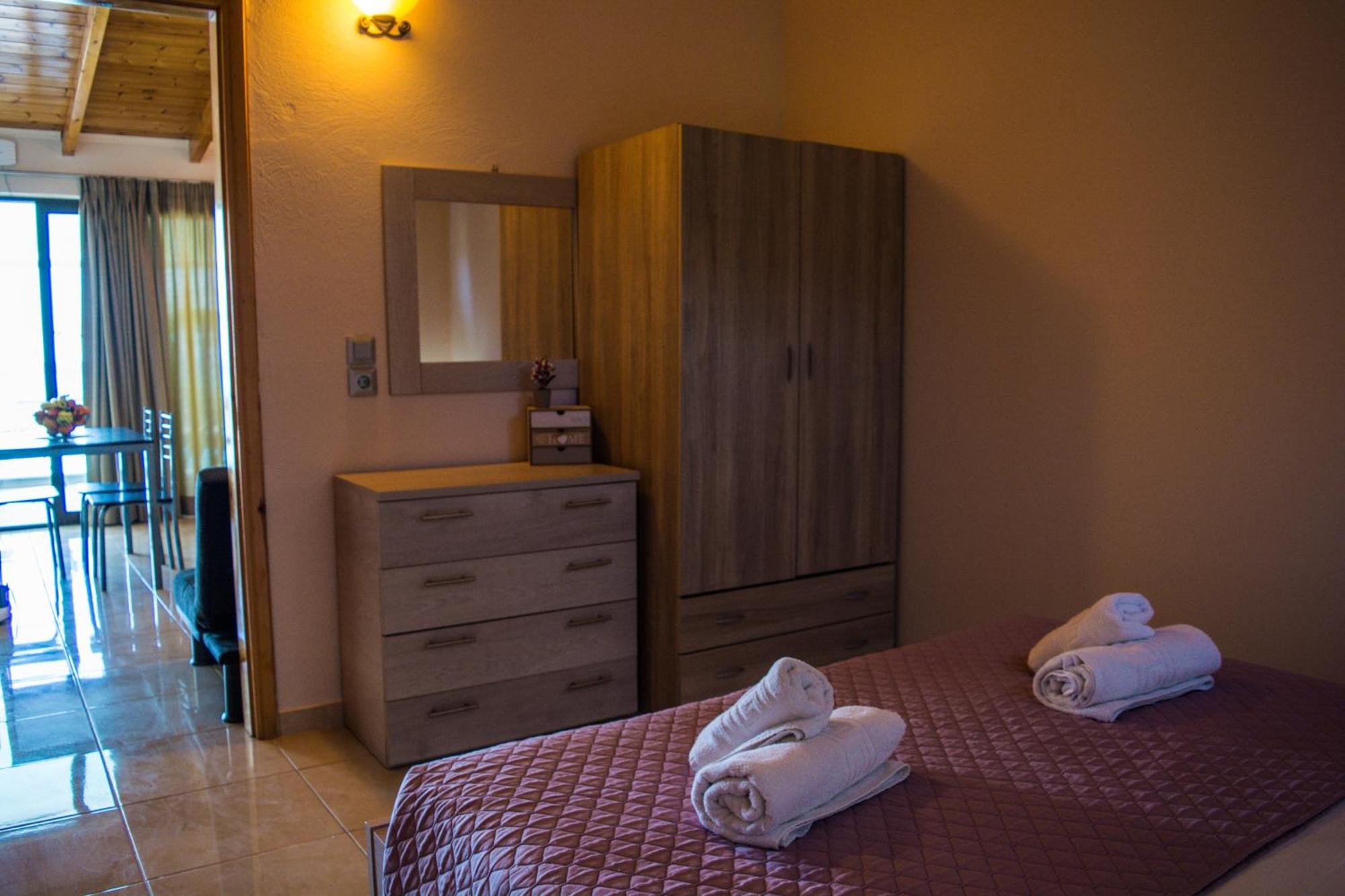 Fanis Seafront Apartments Agios Gordios  Bagian luar foto