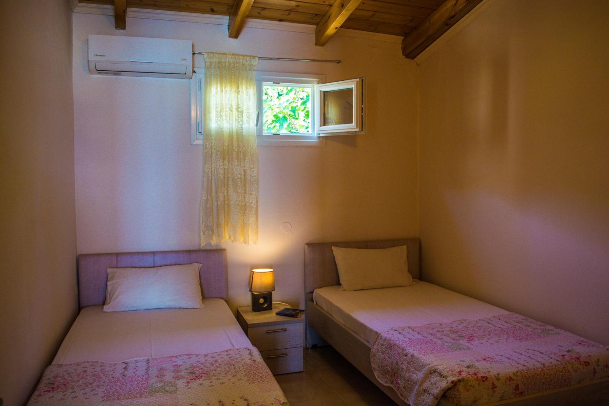 Fanis Seafront Apartments Agios Gordios  Bagian luar foto