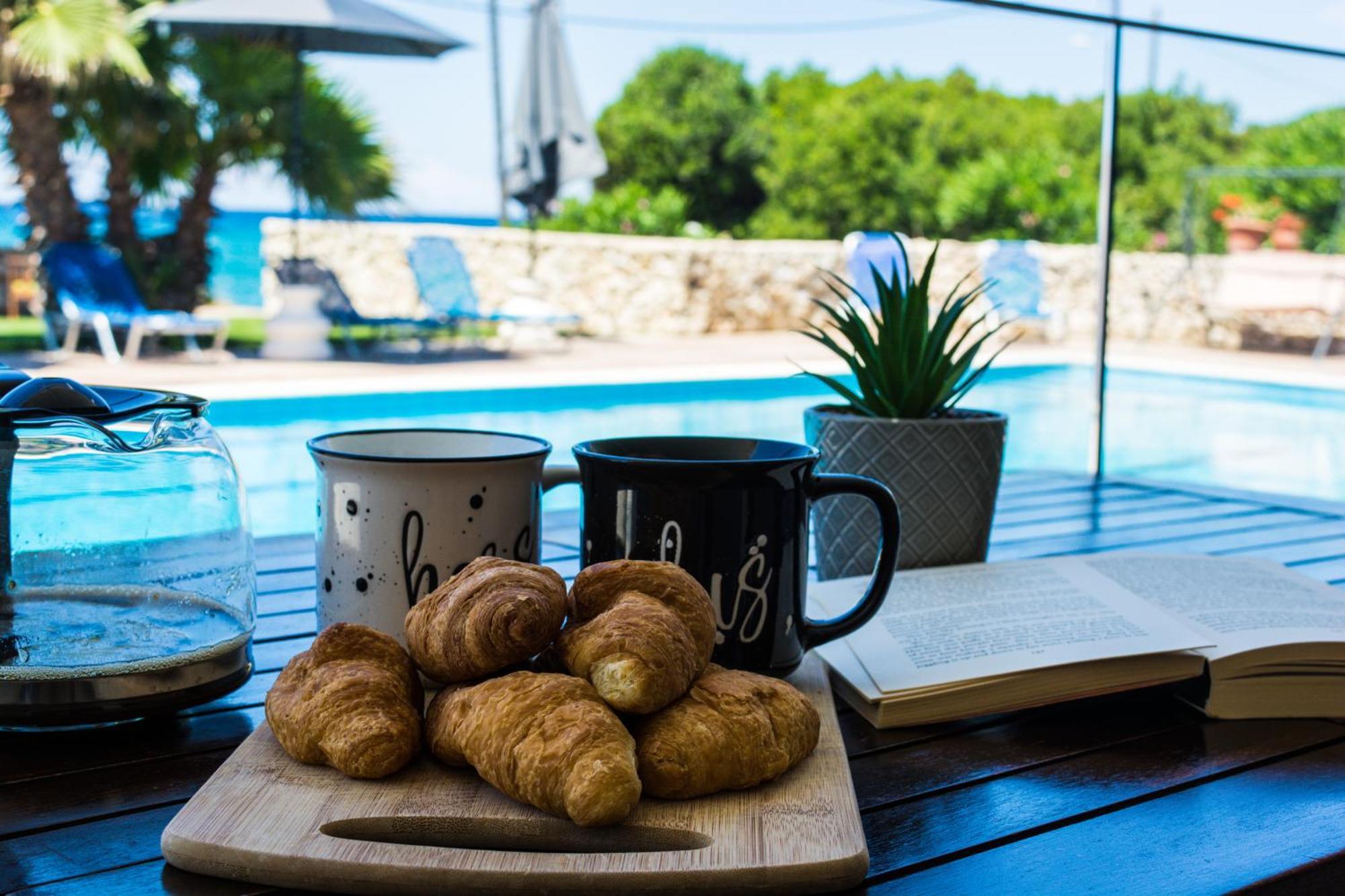 Fanis Seafront Apartments Agios Gordios  Bagian luar foto